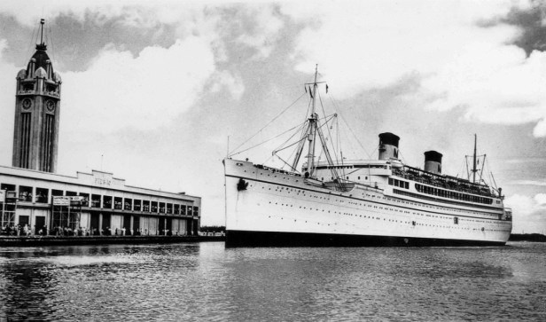 SS_Lurline_at_Honululu_in_the_1930s