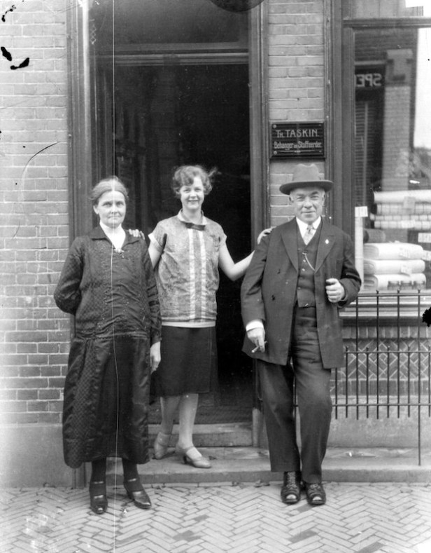 Behanger-stoffeerder-Taskin-Kerkstraat